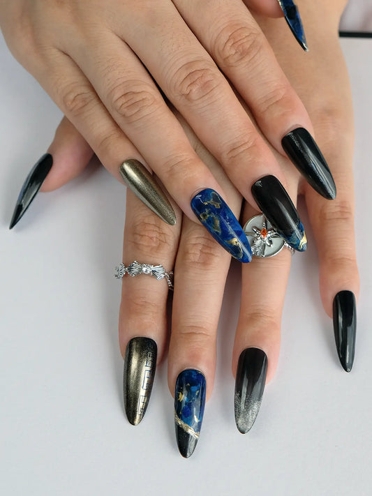 Black Gold Mystery nail hand 01