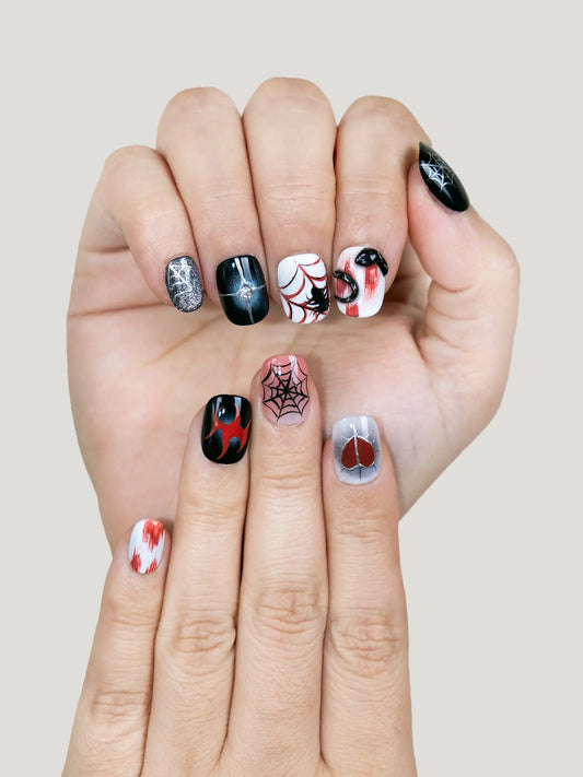 Forbidden Heart Web nail hand 01 - JOYOYSY handcrafted press-on nails