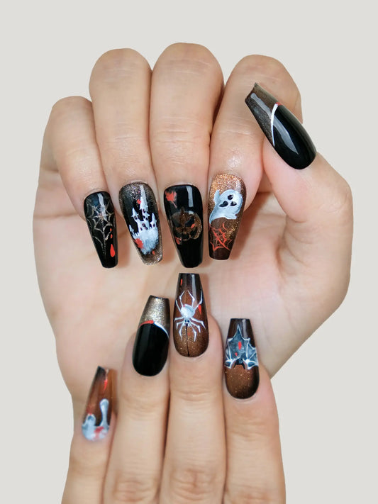 Ghostly Castle nail hand 01 - JOYOYSY handcrafted press-on nails