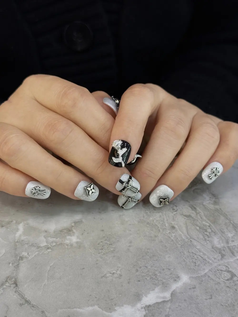 Gothic Silver Rose model 01 - JOYOYSY handcrafted press-on nails