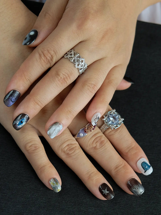 Yin Yang Halloween nail hand 01