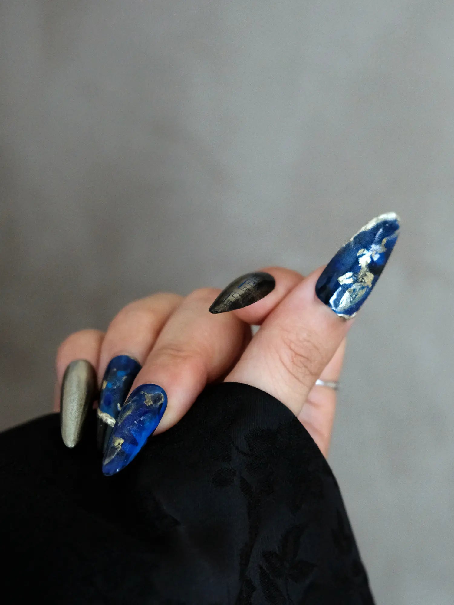 Black Gold Mystery nail hand 02
