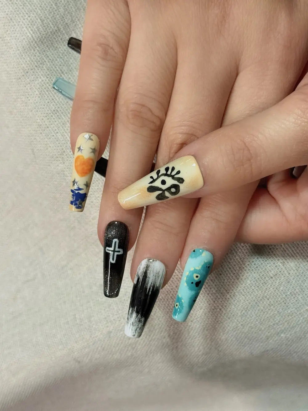 Custom Cortis model 02 - JOYOYSY handcrafted press-on nails