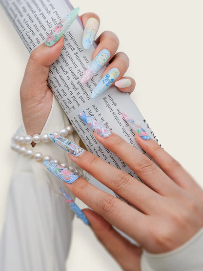 Dancing in The Garden nail hand 01 - JOYOYSY handcrafted press-on nails