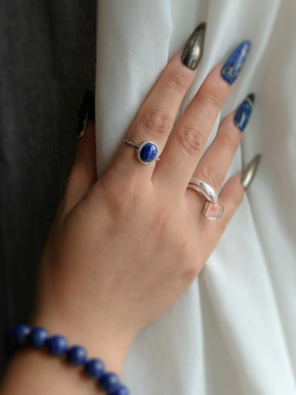 Lapis Lazuli Silver Ring nail hand 01