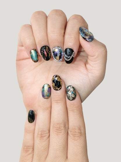 The Age of Beauty nail hand 01 - JOYOYSY handcrafted press-on nails
